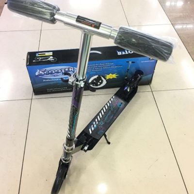 OEM Welcome Semi-Iron Semi-Aluminum Pu Scooter